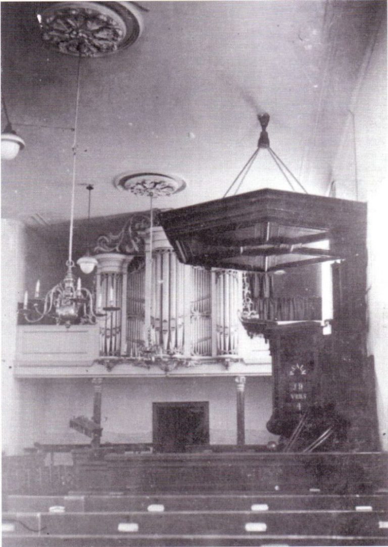 Interieur met het Naber-orgel uit 1865, verloren gegaan in september 1944